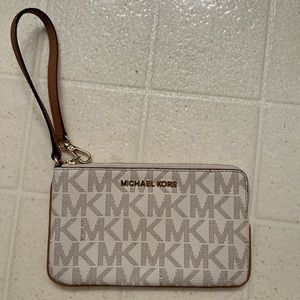Michael kors wristlet